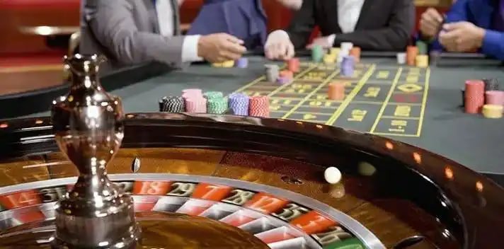 Sesi live dealer blackjack dan roulette di sakura189 live casino